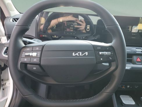 New 2025 Kia K4 EX FWD image 17