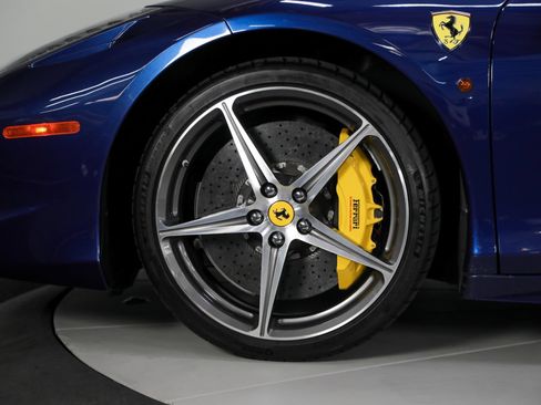 Used 2015 Ferrari 458 Spider RWD image 18