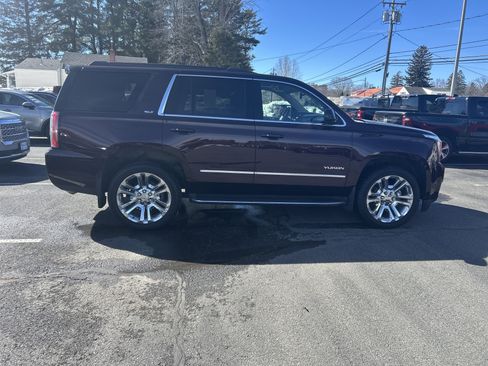 Certified 2017 GMC Yukon SLT w/ Premium Edition image 10