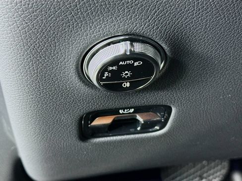 Used 2026 Mercedes-Benz GLC 300 4MATIC image 11