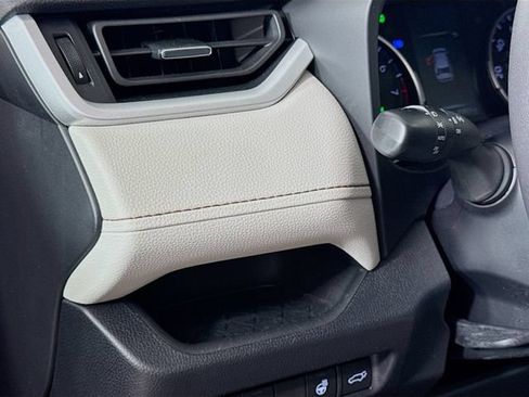Certified 2022 Toyota RAV4 XLE Premium AWD/4WD image 20