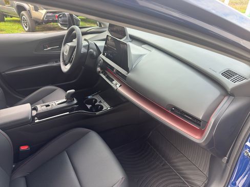 Used 2025 Toyota Prius Plug-In Hybrid image 16