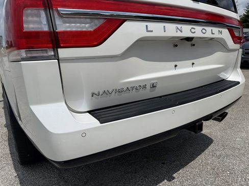 Used 2017 Lincoln Navigator L Reserve RWD image 9