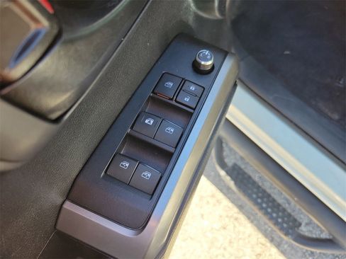 Used 2017 Toyota Tacoma SR5 w/ Tow Package image 14