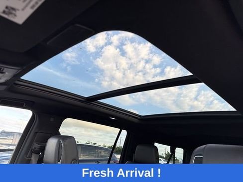 Used 2022 Cadillac Escalade ESV Premium Luxury image 11