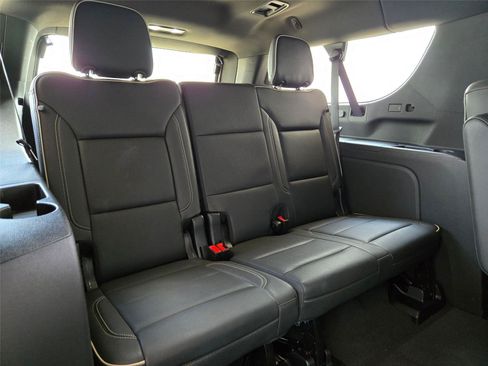 Used 2026 Chevrolet Suburban Premier w/ Sun And Tow Package AWD/4WD image 34