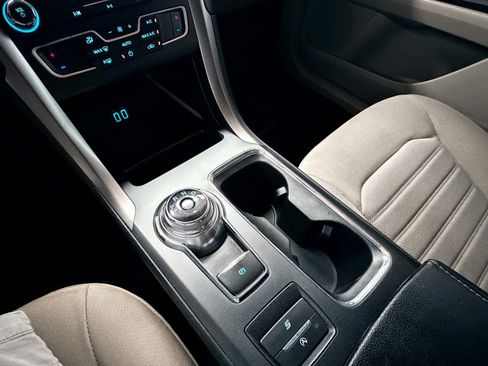 Used 2020 Ford Fusion SE FWD image 29