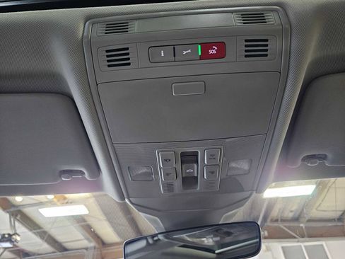 Certified 2025 Volkswagen Jetta SE image 32