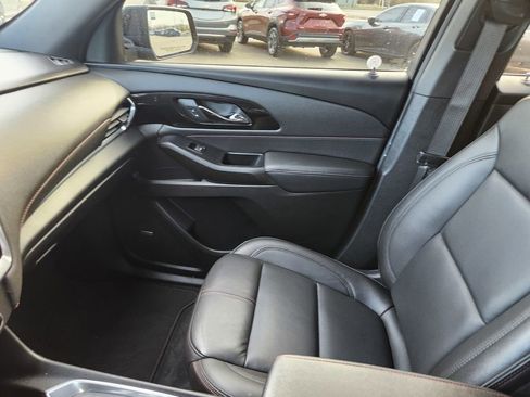 Used 2023 Chevrolet Traverse RS image 16