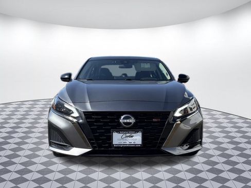 Used 2024 Nissan Altima 2.5 SR w/ SR Premium Package FWD image 2