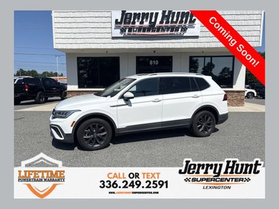 Used 2022 Volkswagen Tiguan SE w/ Panoramic Sunroof Package