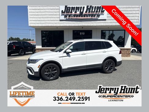 Used 2022 Volkswagen Tiguan SE w/ Panoramic Sunroof Package AWD/4WD image 1