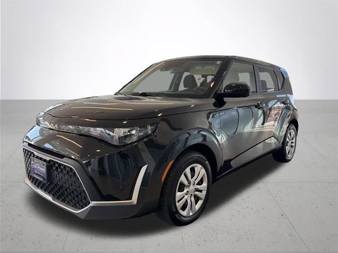 Used 2023 Kia Soul LX FWD image 2