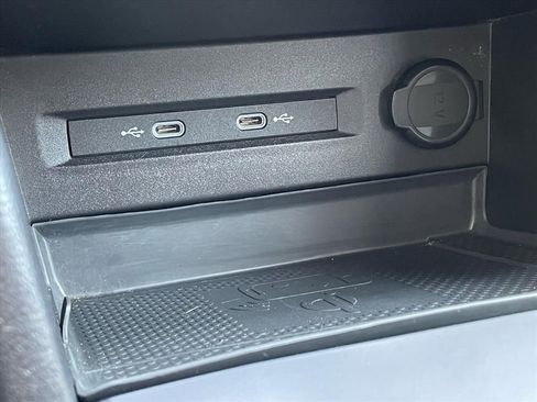 Used 2022 Volkswagen Taos SE w/ Driver Assistance Package image 13