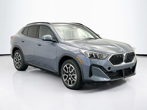 Used 2026 BMW X2 xDrive28i w/ Technology Package AWD/4WD image 4