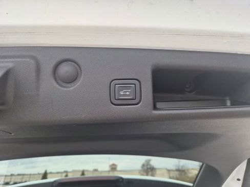 Used 2024 Chevrolet Equinox LT FWD image 12