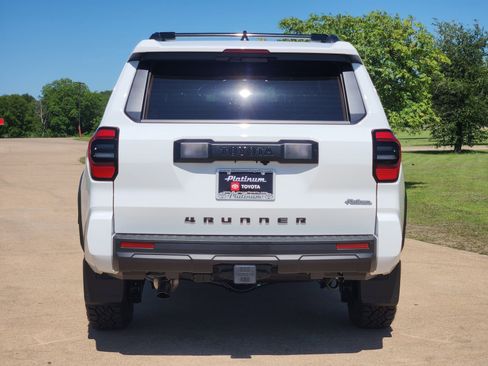New 2026 Toyota 4Runner SR5 AWD/4WD image 8