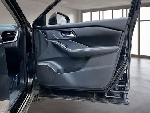 Used 2025 Nissan Rogue SV image 22