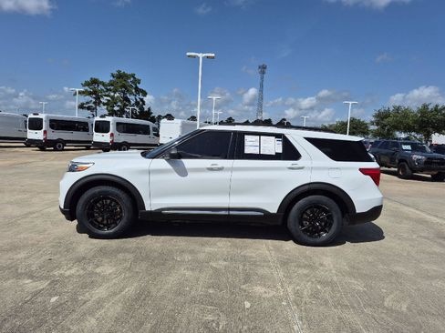Certified 2020 Ford Explorer XLT w/ Equipment Group 202A RWD image 17