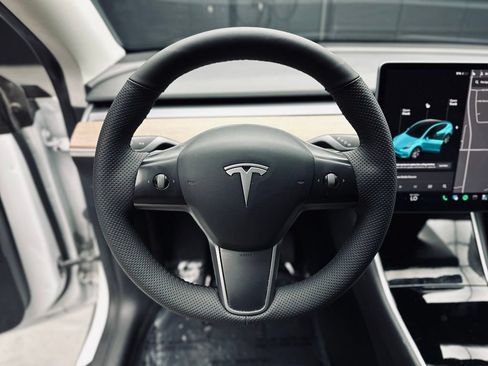 Used 2021 Tesla Model Y Long Range AWD/4WD image 26