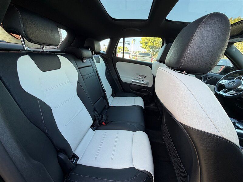 Used 2022 Mercedes-Benz GLA 35 AMG 4MATIC image 21