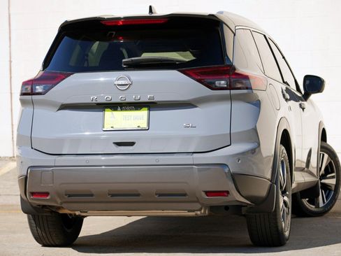 Used 2024 Nissan Rogue SL FWD image 4
