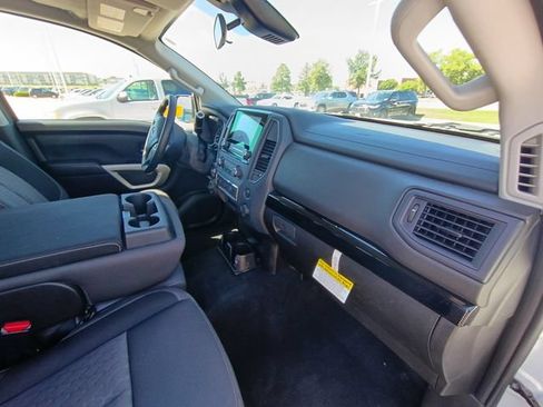 Used 2024 Nissan Titan SV AWD/4WD image 15