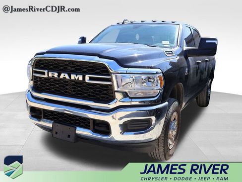 Used 2024 RAM 2500 Tradesman w/ Chrome Appearance Group AWD/4WD image 3