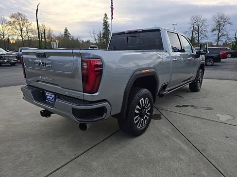 Used 2025 GMC Sierra 3500 Denali Ultimate image 6