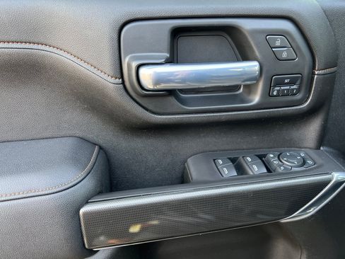 Used 2021 GMC Sierra 2500 AT4 w/ AT4 Preferred Package image 8