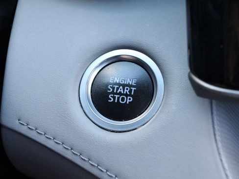 Used 2020 Toyota Highlander L FWD image 22