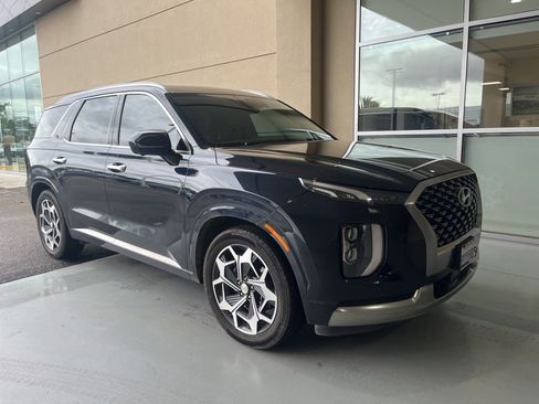 Used 2022 Hyundai Palisade Calligraphy image 2
