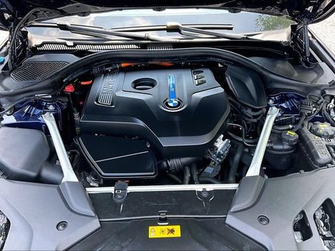 Used 2018 BMW 530e xDrive w/ Premium Package 2 AWD/4WD image 32