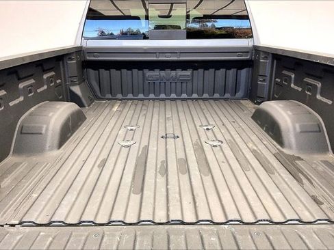 Used 2025 GMC Sierra 3500 AT4 w/ AT4 Premium Plus Package image 27