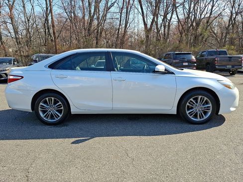 Used 2017 Toyota Camry SE image 6