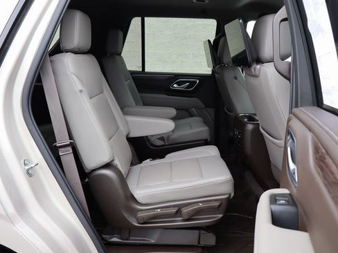 Used 2021 Chevrolet Tahoe LT w/ Luxury Package image 37