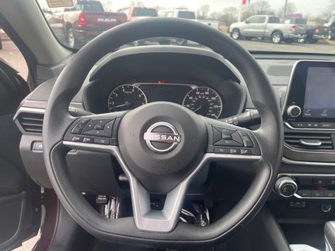 Used 2025 Nissan Altima 2.5 SV image 9