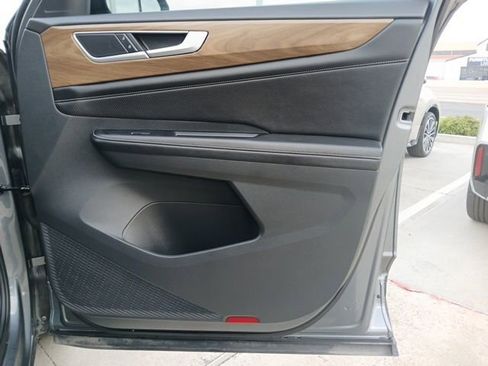 Used 2024 Volkswagen Atlas SE w/ Black Wheel Package image 18