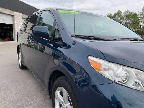 Used 2011 Toyota Sienna LE w/ Preferred Pkg FWD image 11