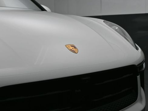 Used 2025 Porsche Macan AWD/4WD image 6