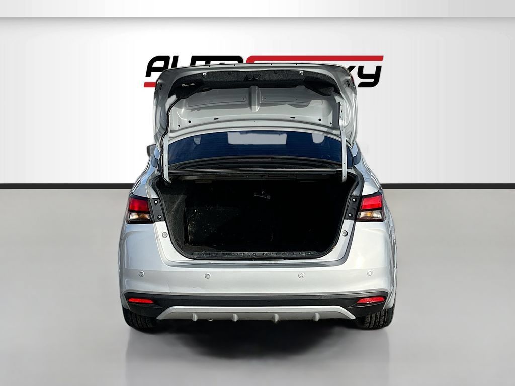 Used 2022 Nissan Versa SV FWD image 25