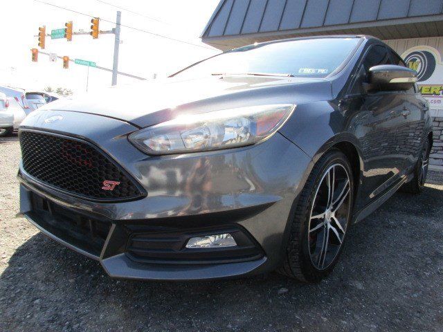 Used 2017 Ford Focus ST FWD image 4