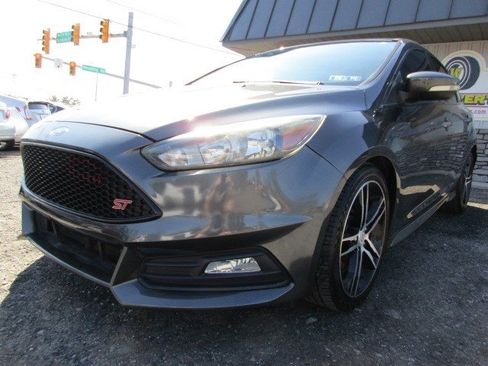 Used 2017 Ford Focus ST FWD image 4
