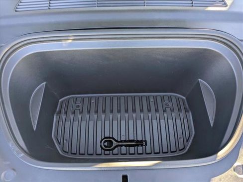 Used 2022 Tesla Model Y Performance image 23