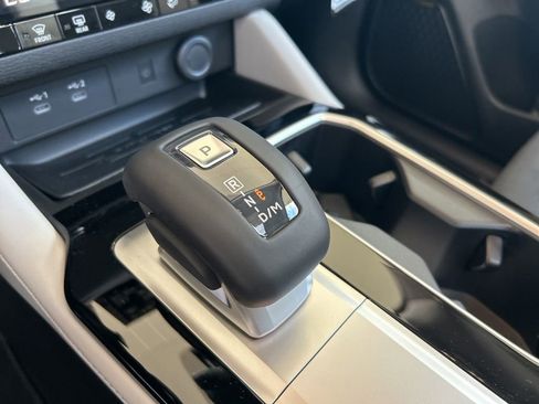 New 2025 Mitsubishi Outlander SE image 8