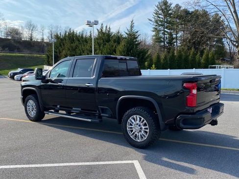 Used 2020 Chevrolet Silverado 2500 High Country w/ Technology Package AWD/4WD image 3