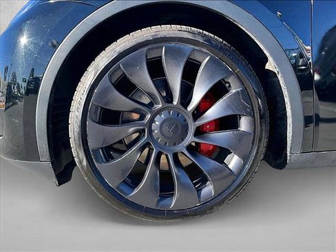Used 2023 Tesla Model Y Performance image 10