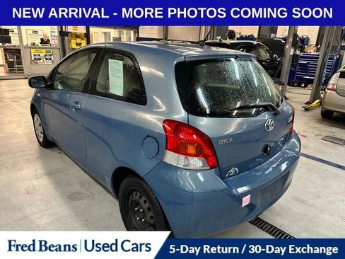 Used 2010 Toyota Yaris 2-Door Hatchback image 4