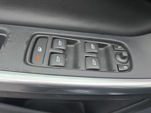 Used 2018 Volvo S60 T5 Dynamic w/ Vision Package image 26