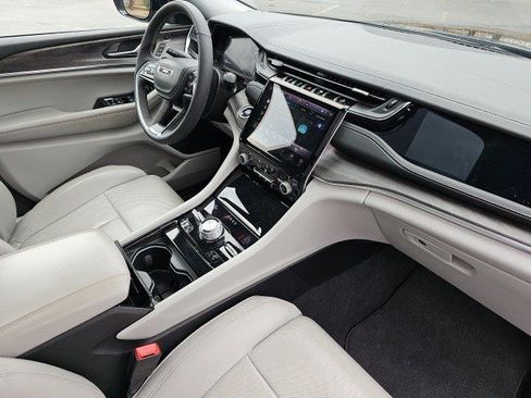 Used 2023 Jeep Grand Cherokee L Overland w/ Luxury Tech Group IV image 14